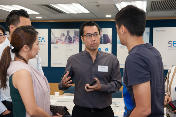 Business networking in B2B Business Luncheon