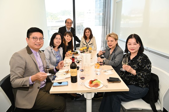 After the ceremony, the guests had lunch together.