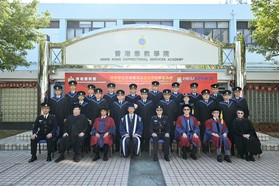 The Commissioner of Correctional Services, Mr Wong Kwok-hing, and the Director of HKU SPACE, Professor William K.M. Lee, officiated at the ceremony.