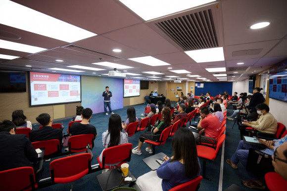 Mr Jason Fong, Global Head of Family Office at InvestHK, delivered a talk on "The Latest Trends in the Development of Family Offices in Hong Kong in 2024"