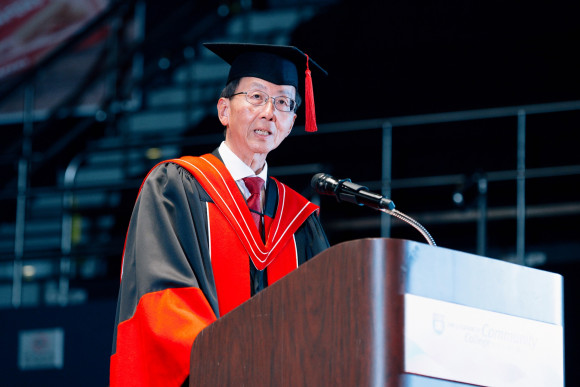 李经文教授恭贺同学与学院携手走过非凡的求学之路