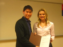 Left: Dr. Ringo Chan, Programme Leader, HKU SPACE Right: Ms. Kelly-Ann McHugh, Head of Regulatory Intelligence, Thomson Reuters