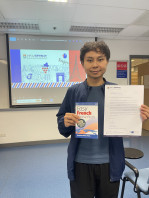 Congratulations to Fung, who has won the Outstanding Performance Award in our Certificate in French (Introductory)! Félicitations! 