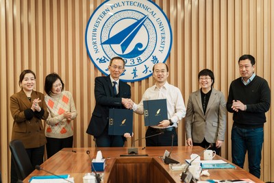 Signing of MOU with the School of Continuing Education of Northwestern Polytechnical University (from left to right): Dr Joey Lam, Prof Chan Yuen Tak Fai Dorothy, Prof William K.M. Lee, Dean Li Chunlin, Ms Hu Qin, and Prof Dong Hao
