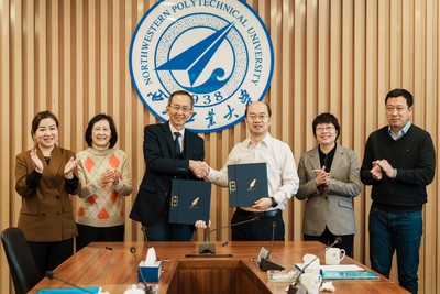 Signing of MOU with the School of Continuing Education of Northwestern Polytechnical University (from left to right): Dr Joey Lam, Prof Chan Yuen Tak Fai Dorothy, Prof William K.M. Lee, Dean Li Chunlin, Ms Hu Qin, and Prof Dong Hao.