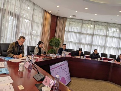 Meeting with the representatives of Shanghai University of Traditional Chinese Medicine.